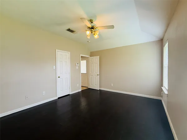 $2,000 | 1015 Andover Drive, Pearland, TX 77584