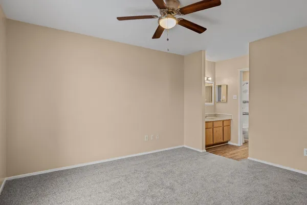 $1,350 | 18515 Egret Bay Boulevard, Unit 1208, Webster, TX 77058