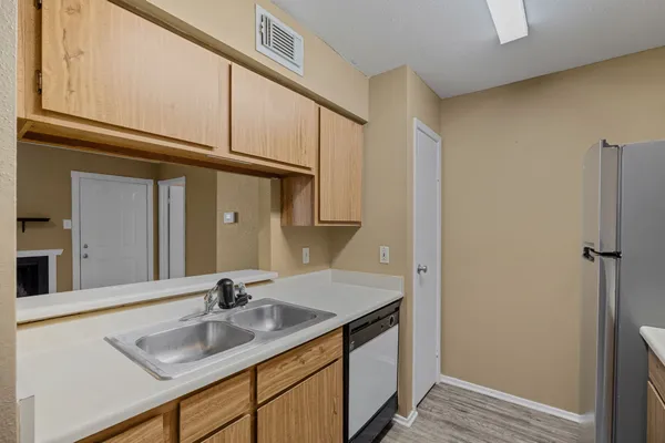 $1,350 | 18515 Egret Bay Boulevard, Unit 1208, Webster, TX 77058