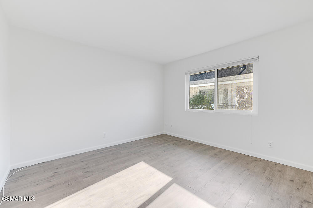 577 Spring Road, Unit 56 Moorpark, CA 93021 - Photo 14 of 19 an empty room with a window