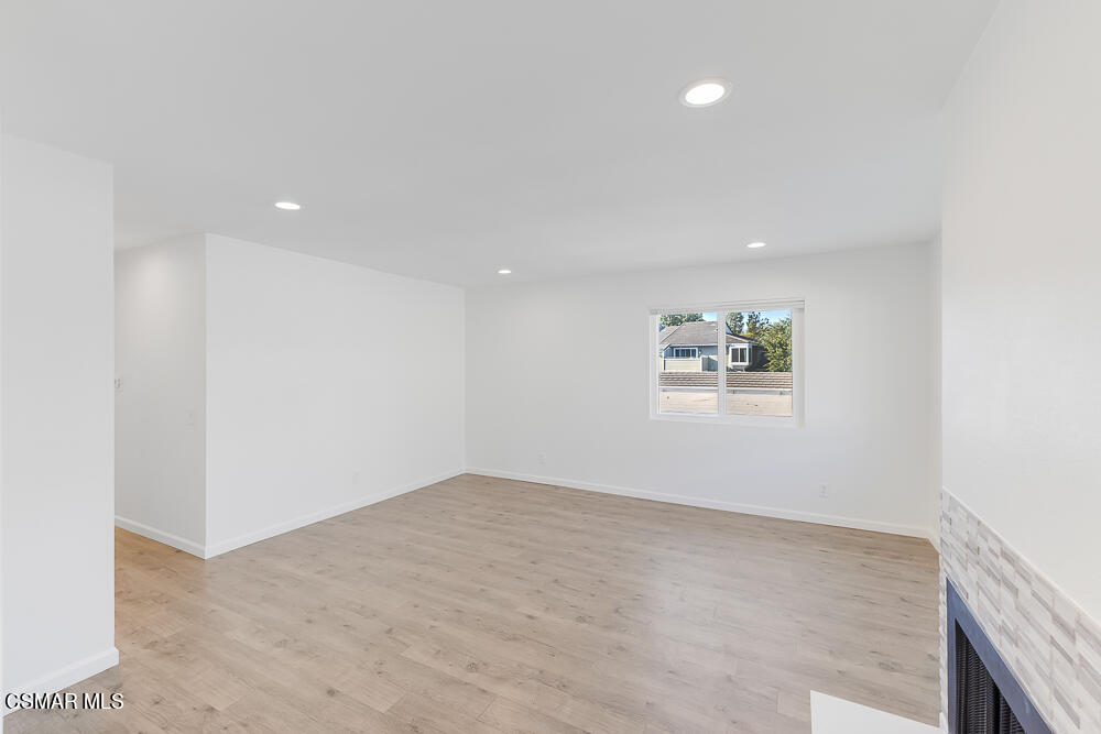 577 Spring Road, Unit 56 Moorpark, CA 93021 - Photo 4 of 19 an empty room with a empty space and window
