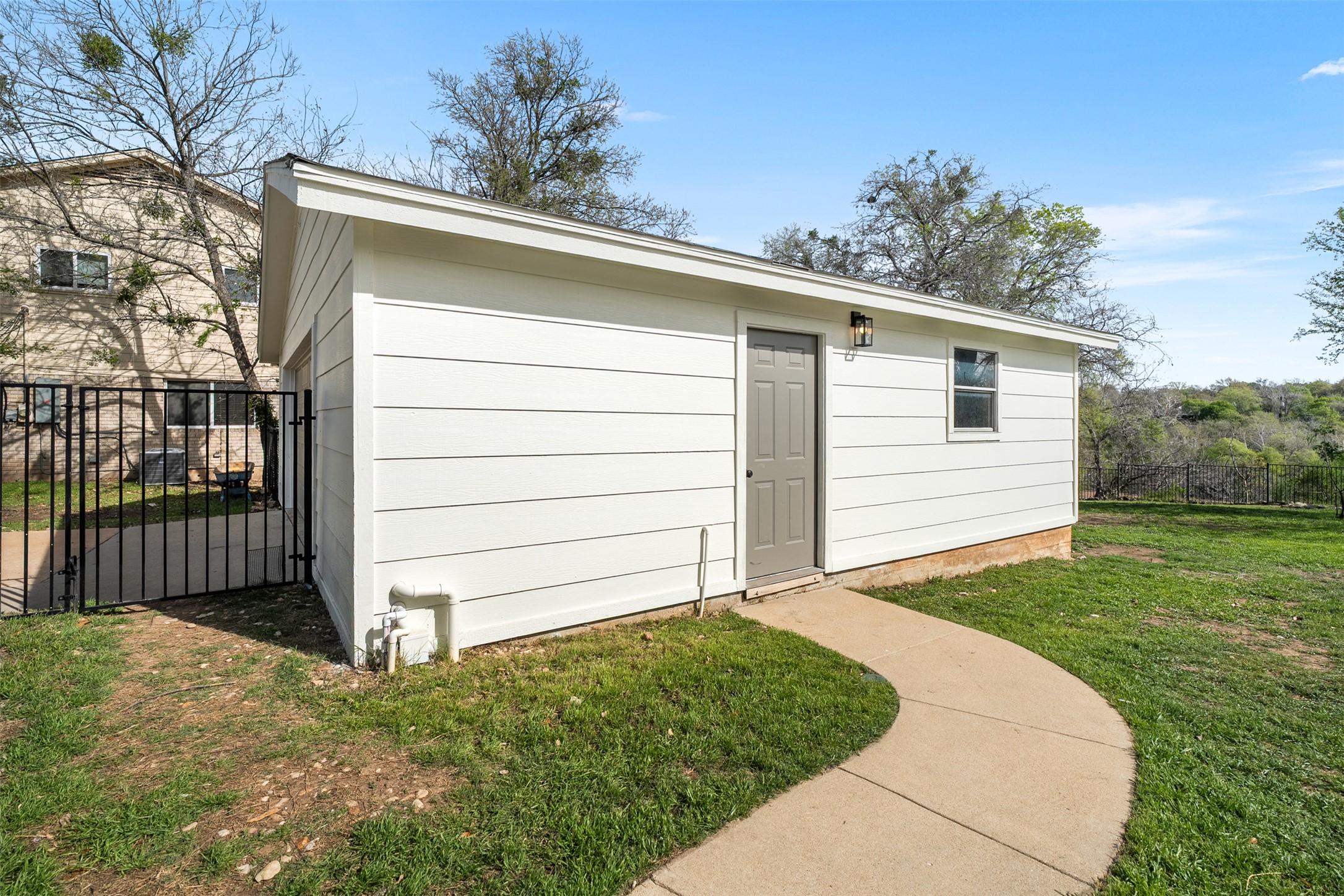 129 Ridgecrest Road Georgetown, TX 78628 - Photo 32 of 38