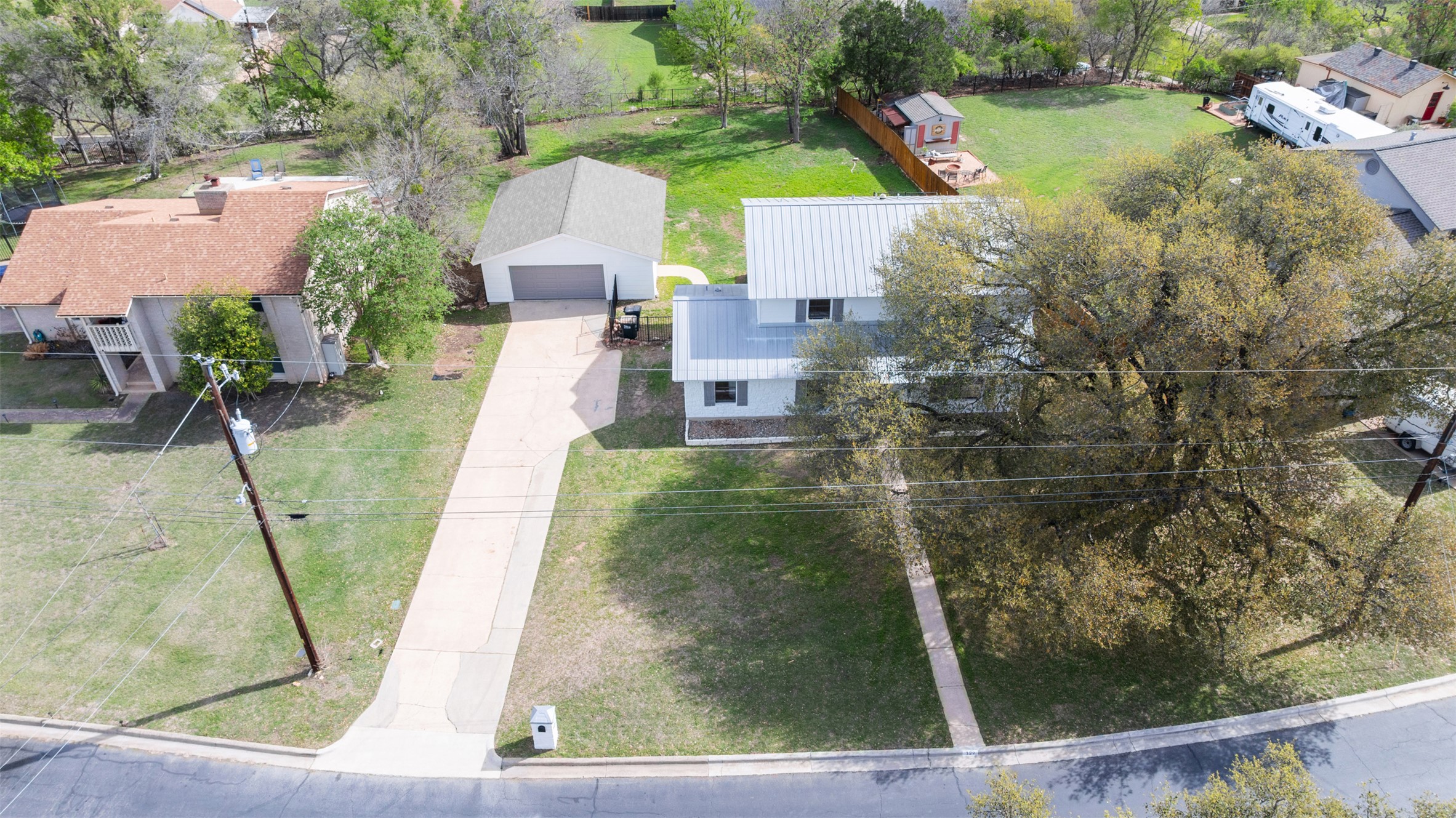 129 Ridgecrest Road Georgetown, TX 78628 - Photo 33 of 38