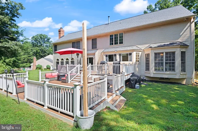 a view of a house with backyard and porch