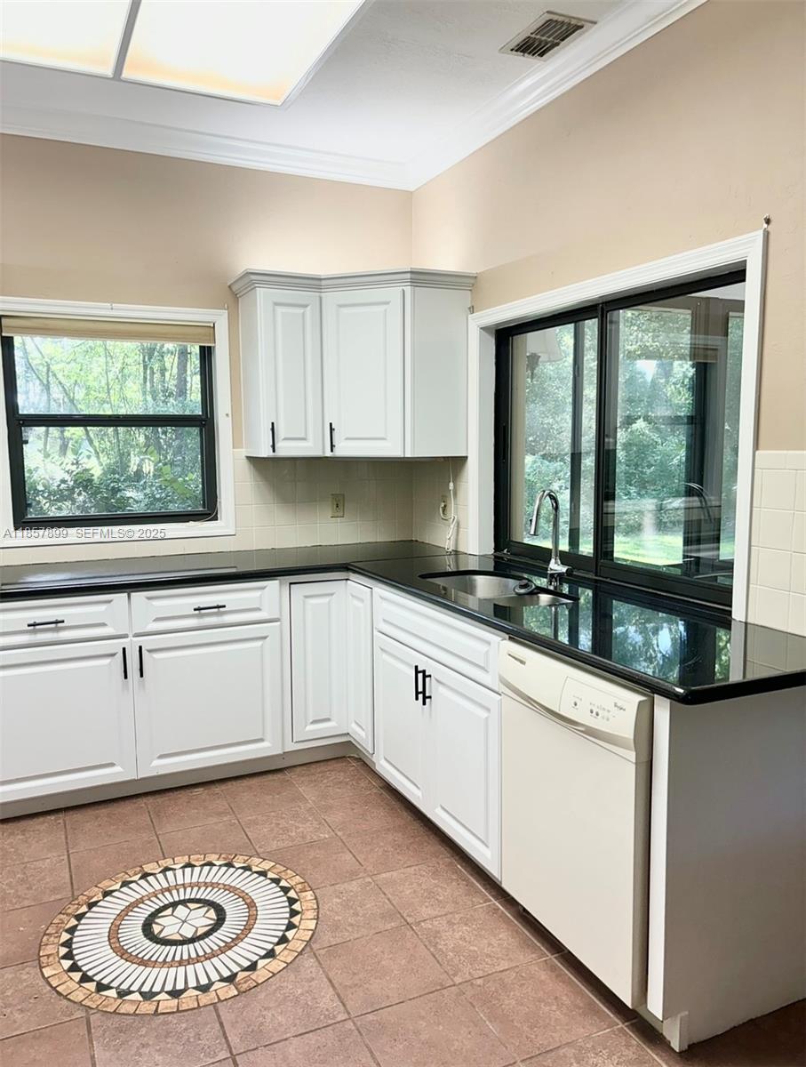 3356 North Bent Tree Point Lecanto, FL 34461 - Photo 5 of 25 a kitchen with a stove a sink and a cabinets