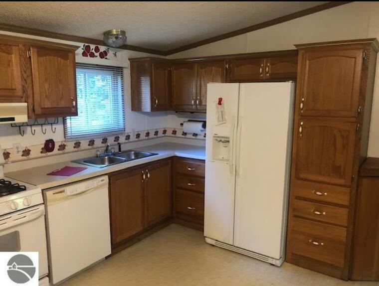 1753 East Townline Lake Road Harrison, MI 48625 - Photo 5 of 6 Gallery Image 5
