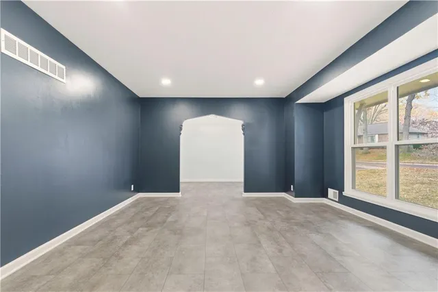 $350,000 | 9317 West 82nd Street, Overland Park, KS 66204