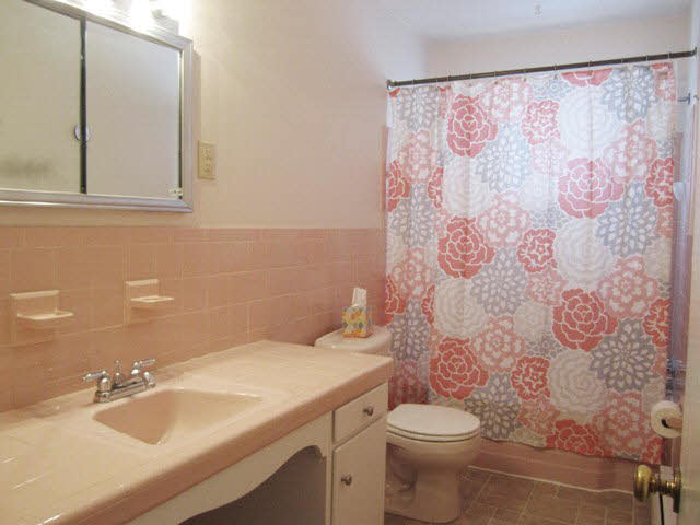 1224 Hollins Road Waynesboro, VA 22980 - Photo 17 of 26 Gallery Image 17