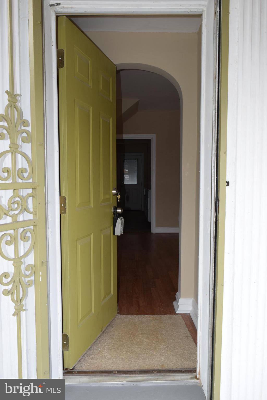 132 North Monastery Avenue Baltimore, MD 21229 - Photo 5 of 45