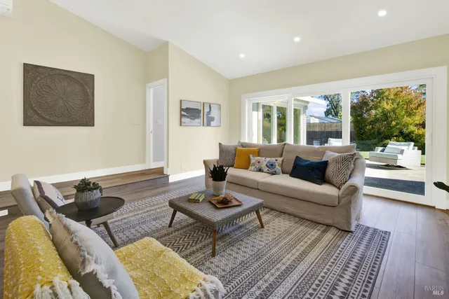 $1,345,000 | 15 Lemon Court, Napa, CA 94558