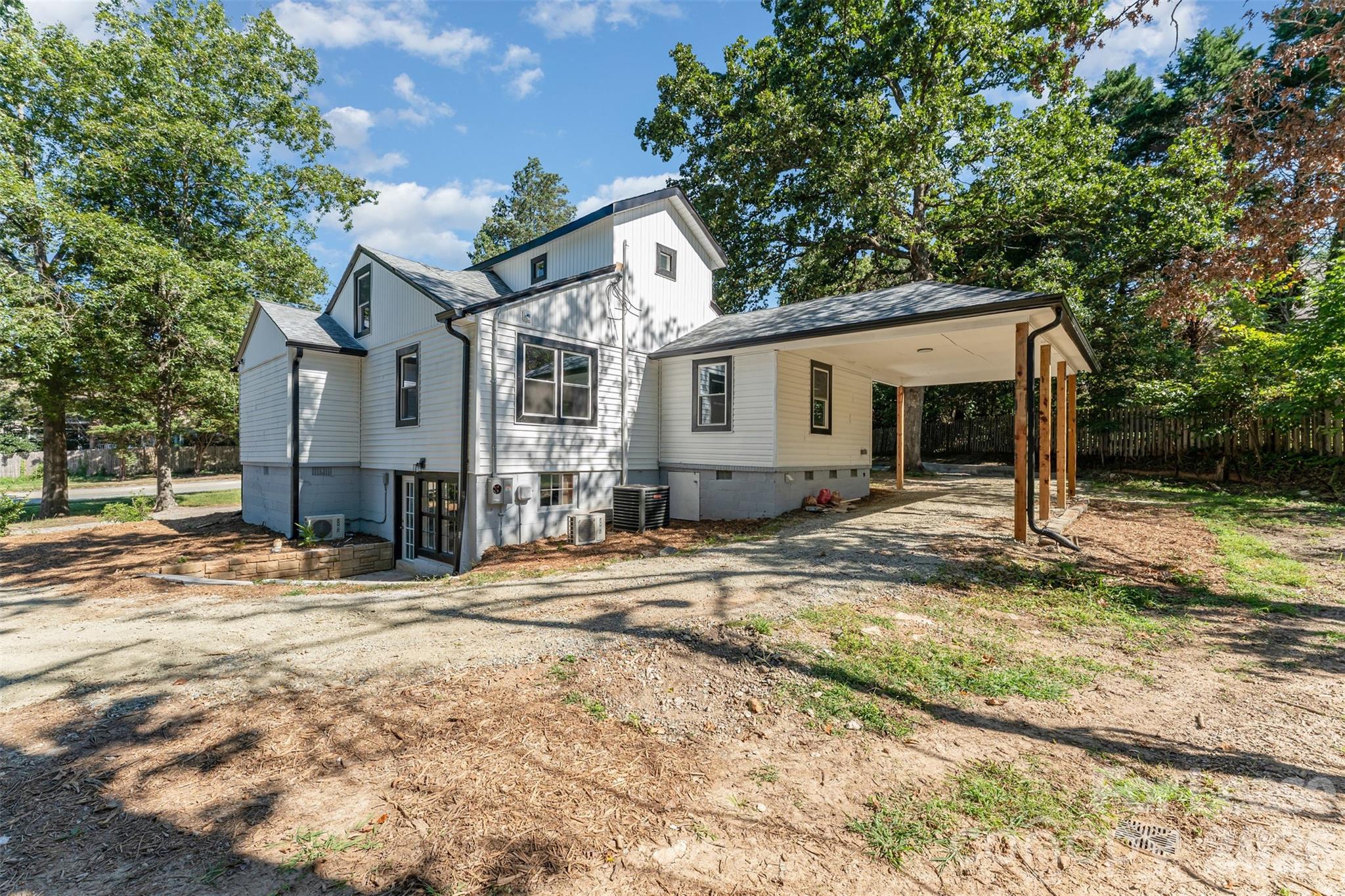 1906 New Garden Road Greensboro, NC 27410 - Photo 5 of 35