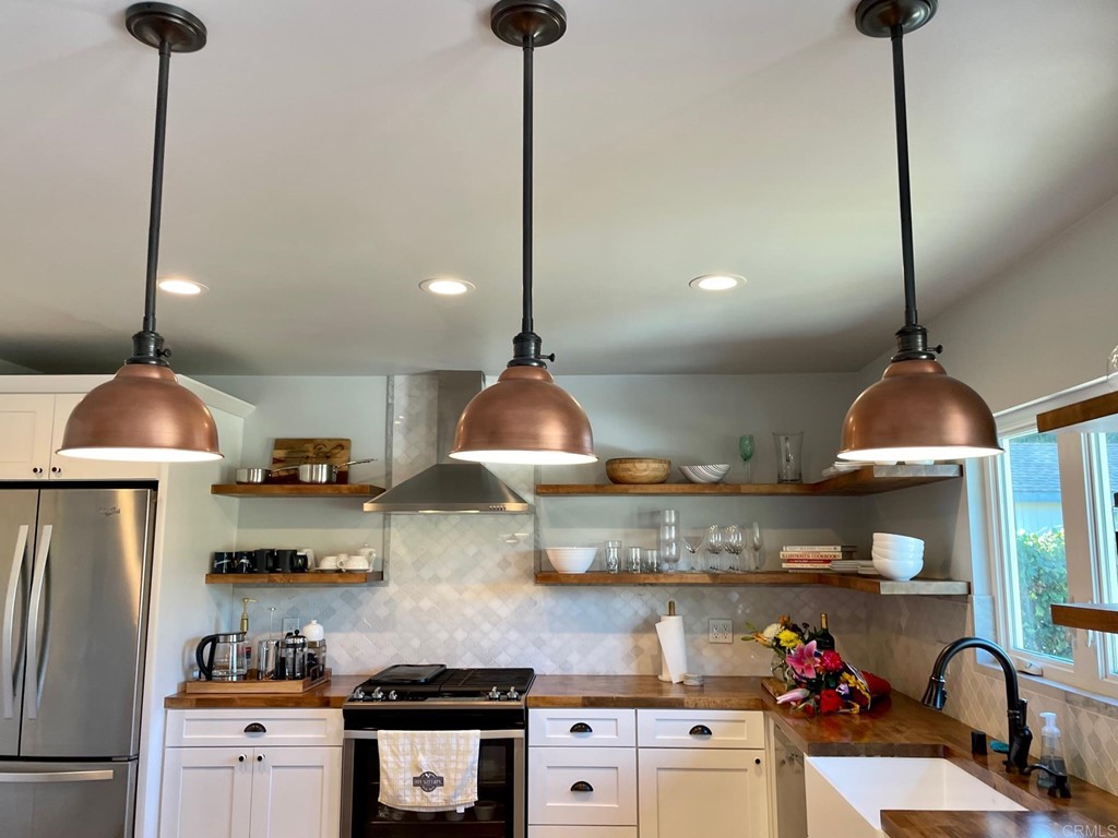 2206 El Monte Drive Oceanside, CA 92054 - Photo 8 of 26