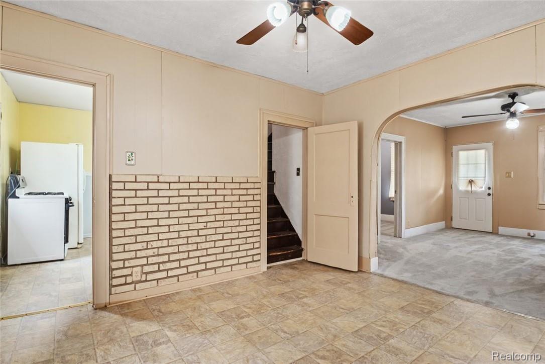 17450 Sumpter Road Belleville, MI 48111 - Photo 8 of 23 DSC_1244.jpg