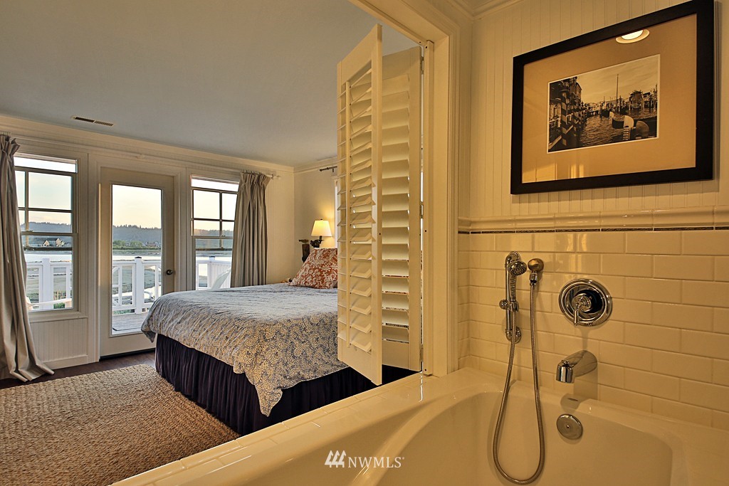 2388 Sunlight Beach Road Clinton, WA 98236 - Photo 17 of 25 Gallery Image 17