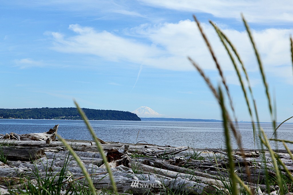 2388 Sunlight Beach Road Clinton, WA 98236 - Photo 3 of 25 Gallery Image 3