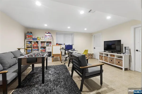 $7,750 | 105-107 Franklin Street, Tenafly, NJ 07670