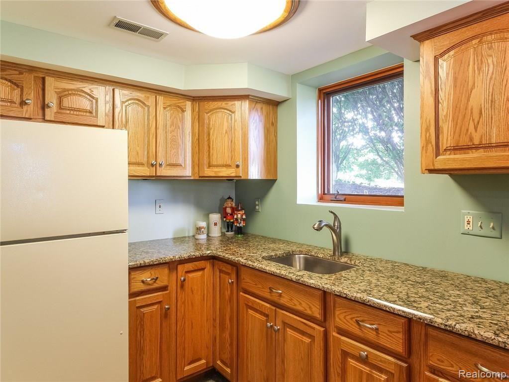 4197 Bold Meadows Rochester, MI 48306 - Photo 24 of 60 019-4745757-medium4x3.jpg