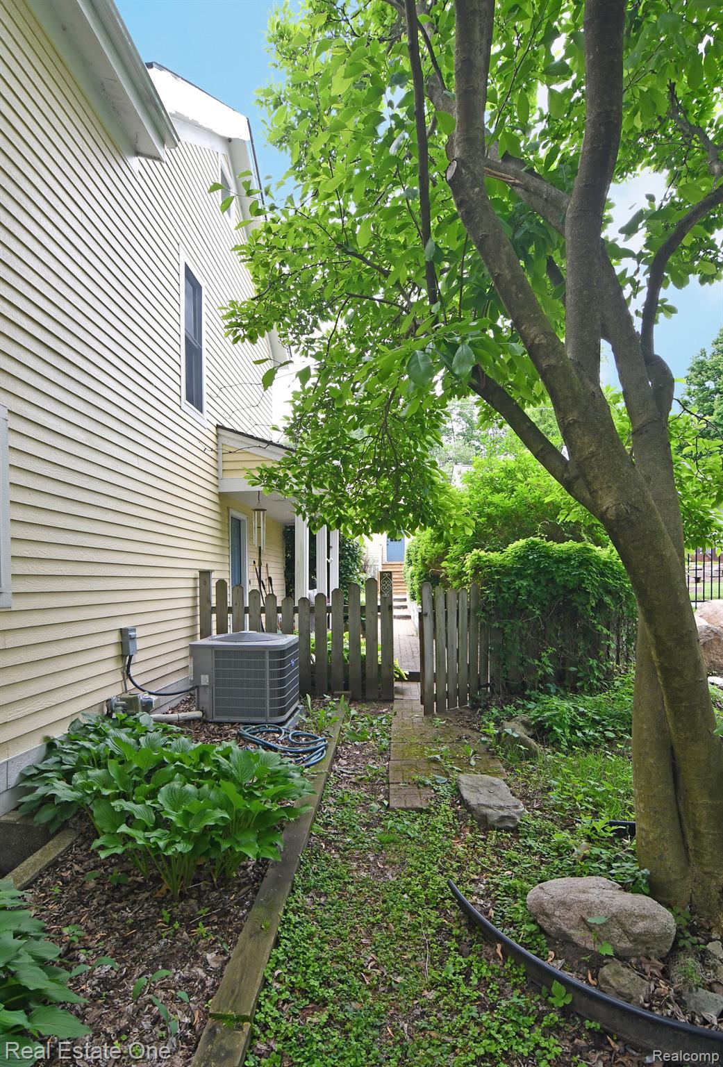69 South Holcomb Road Clarkston, MI 48346 - Photo 59 of 68 Side View