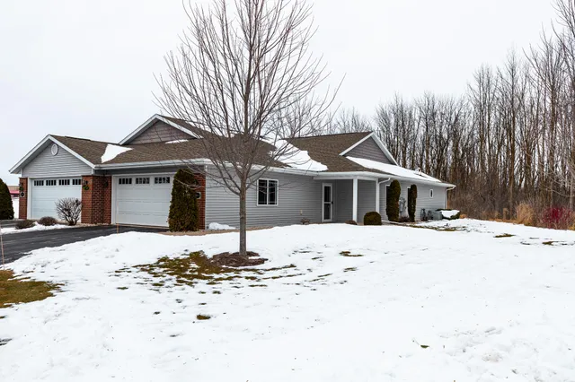 $268,000 | 1278 Meadowbrook Drive, Unit 2, Cleveland, WI 53015