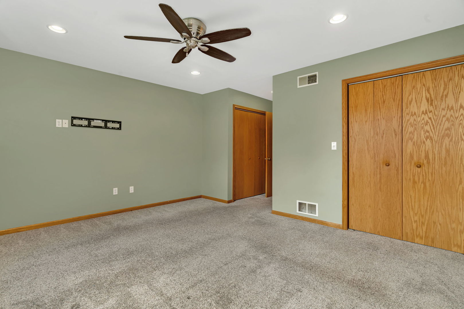 210 Kevin Drive Diamond, IL 60416 - Photo 15 of 23 a view of an empty room