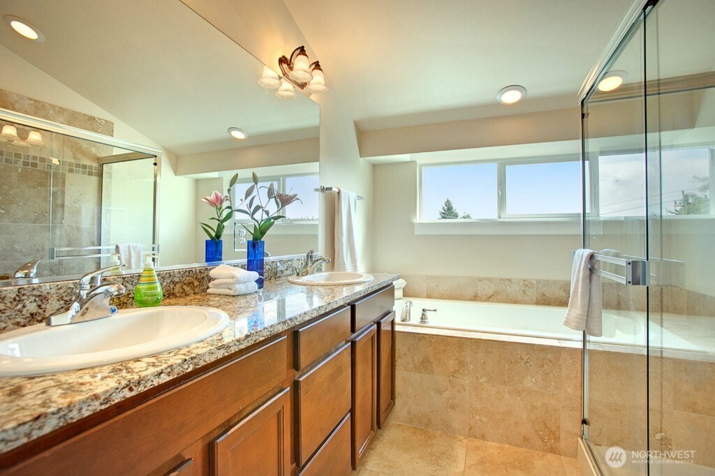 3806 Interlake Avenue North, Unit A Seattle, WA 98103 - Photo 7 of 10