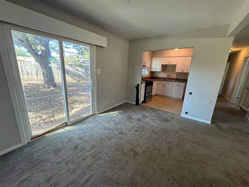 200 Southwest Moody Street Burleson, TX 76028 - Photo 15 of 38