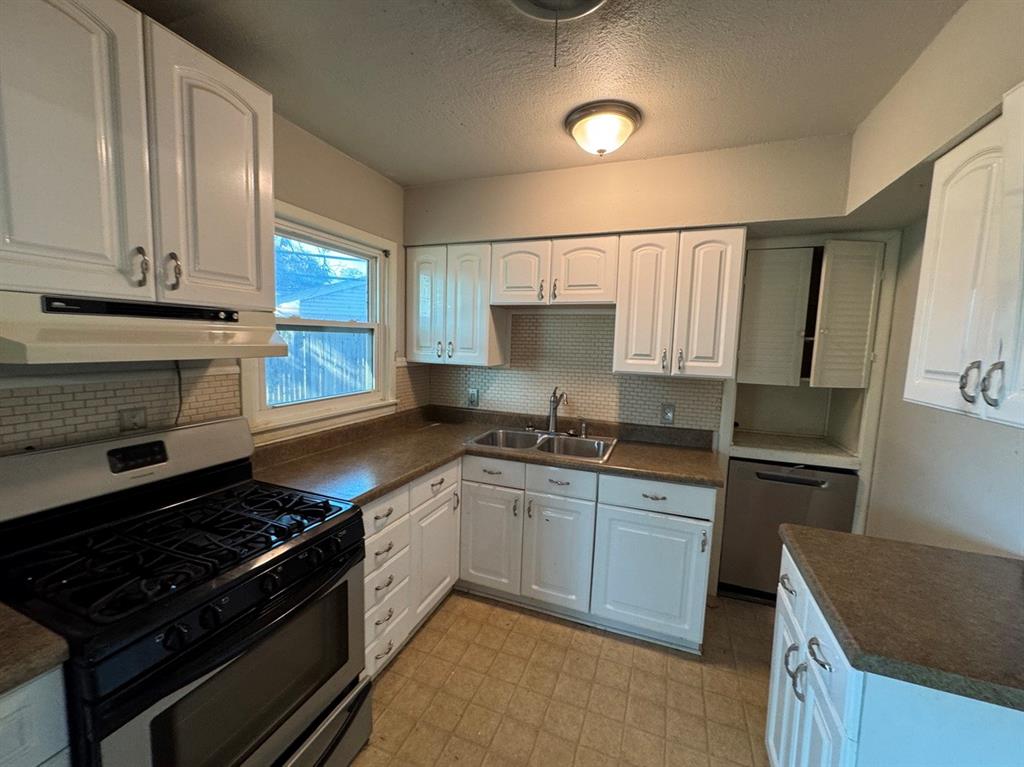 200 Southwest Moody Street Burleson, TX 76028 - Photo 16 of 38