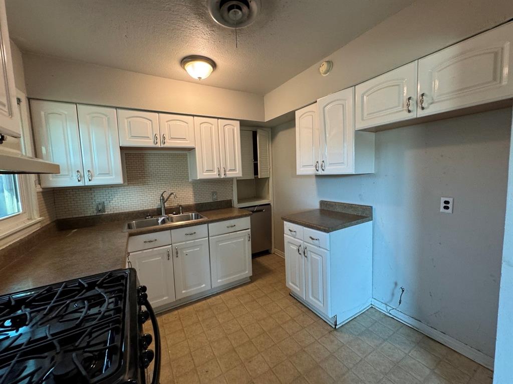 200 Southwest Moody Street Burleson, TX 76028 - Photo 19 of 38