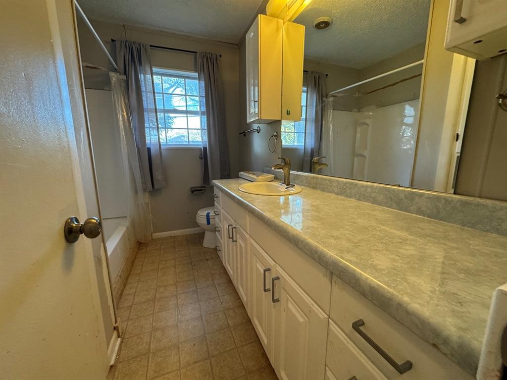 200 Southwest Moody Street Burleson, TX 76028 - Photo 25 of 38