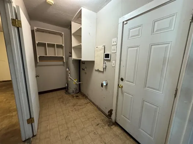 $175,000 | 200 Southwest Moody Street, Burleson, TX 76028