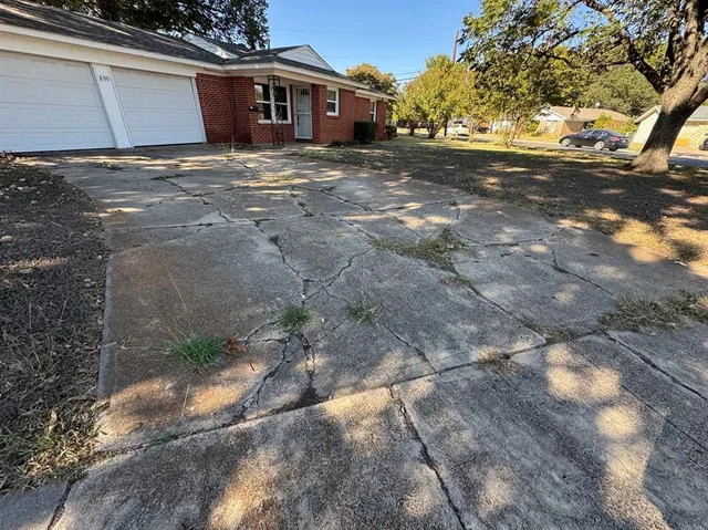 $175,000 | 200 Southwest Moody Street, Burleson, TX 76028