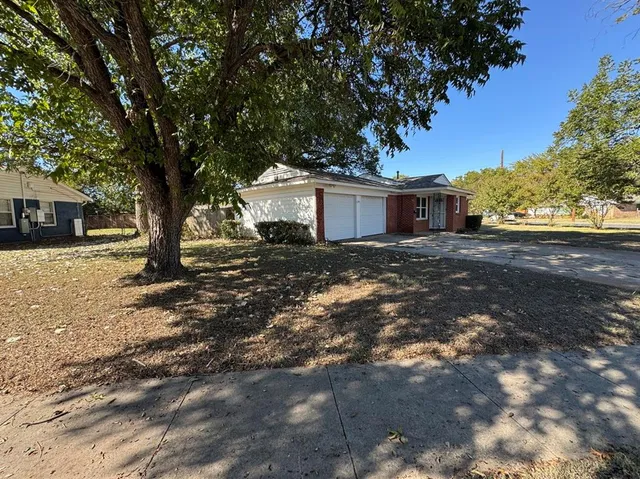 $175,000 | 200 Southwest Moody Street, Burleson, TX 76028