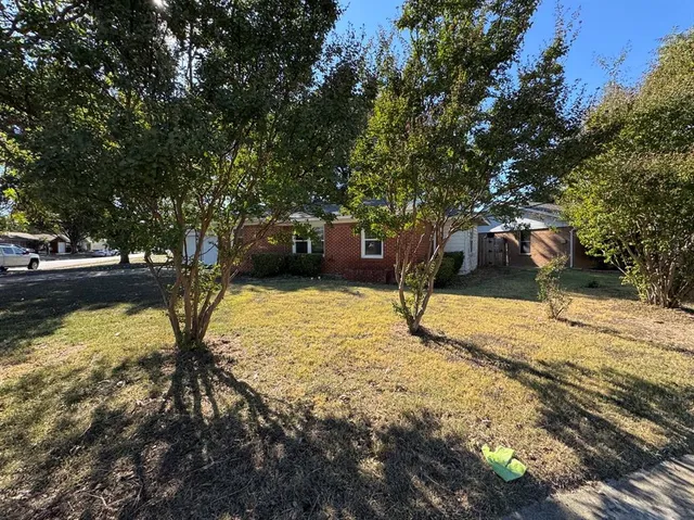 $175,000 | 200 Southwest Moody Street, Burleson, TX 76028