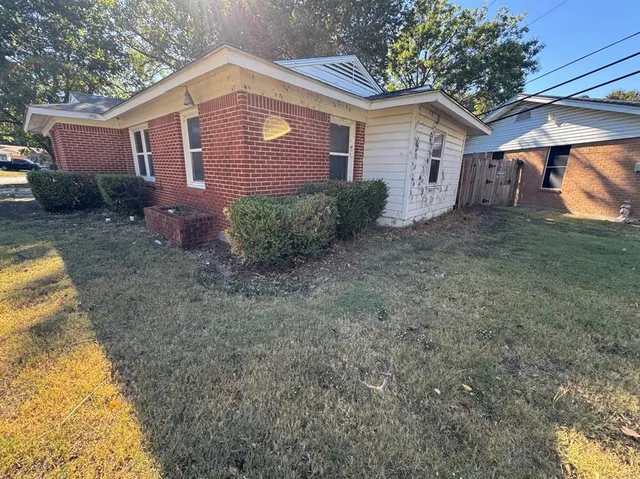 $175,000 | 200 Southwest Moody Street, Burleson, TX 76028