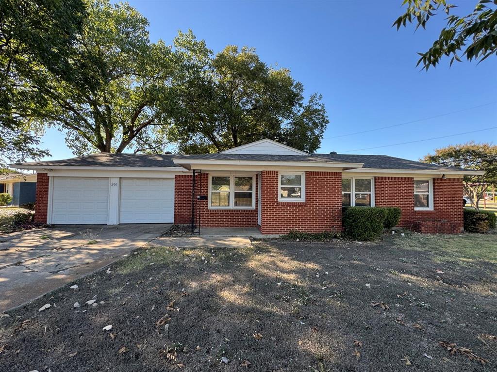 200 Southwest Moody Street Burleson, TX 76028 - Photo 4 of 38