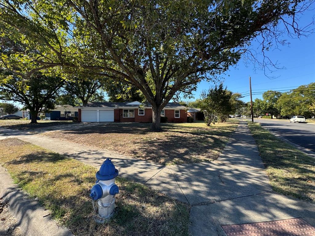200 Southwest Moody Street Burleson, TX 76028 - Photo 5 of 38