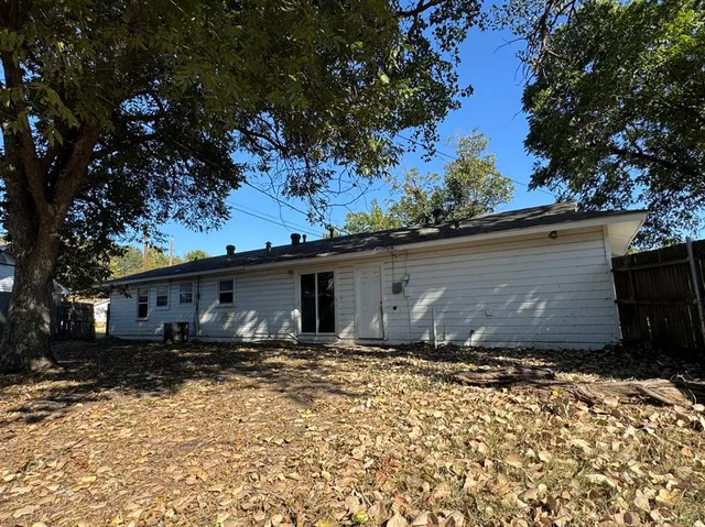 $175,000 | 200 Southwest Moody Street, Burleson, TX 76028