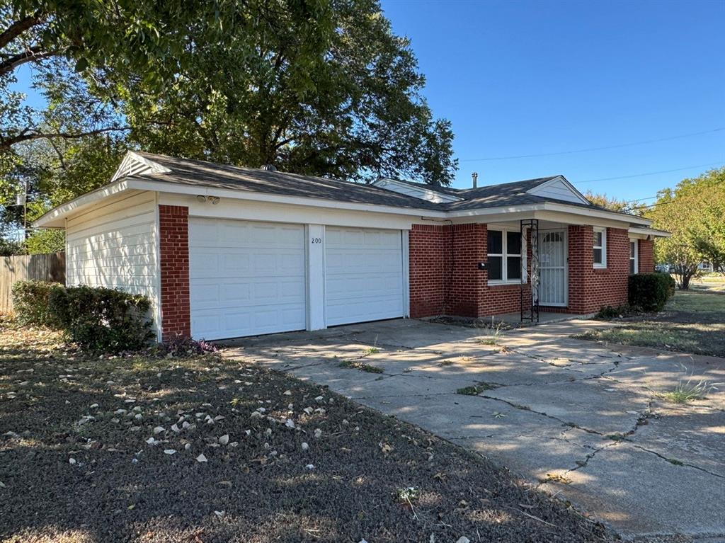 200 Southwest Moody Street Burleson, TX 76028 - Photo 6 of 38