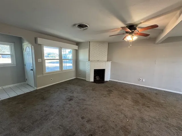 $175,000 | 200 Southwest Moody Street, Burleson, TX 76028