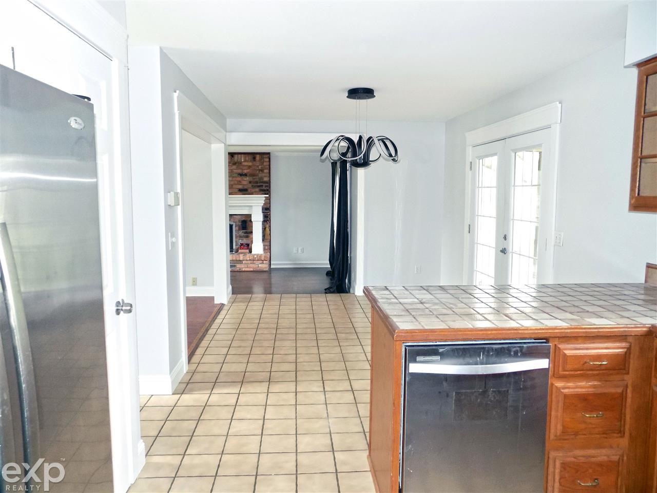6460 Waldon Road Clarkston, MI 48346 - Photo 13 of 38 50038582-12.JPG