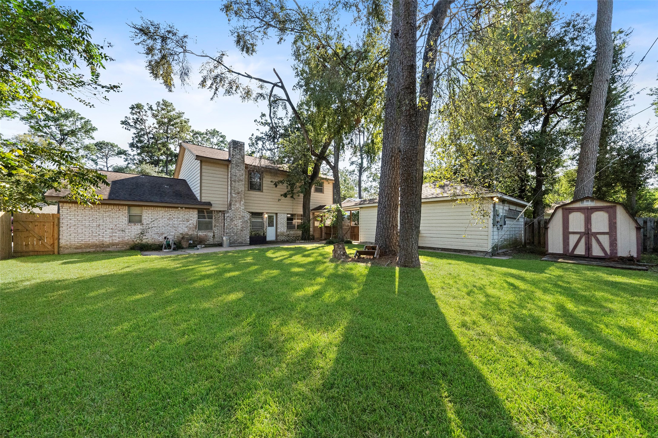 1115 Pear Tree Lane Houston, TX 77073 - Photo 29 of 30 a backyard of a house with table and chairs plants and large tree