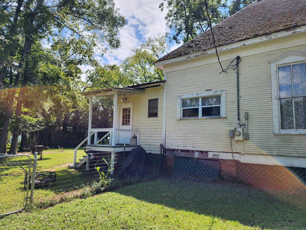 205 South 2nd Street Logansport, LA 71049 - Photo 8 of 36 a view of a house with backyard porch and sitting area