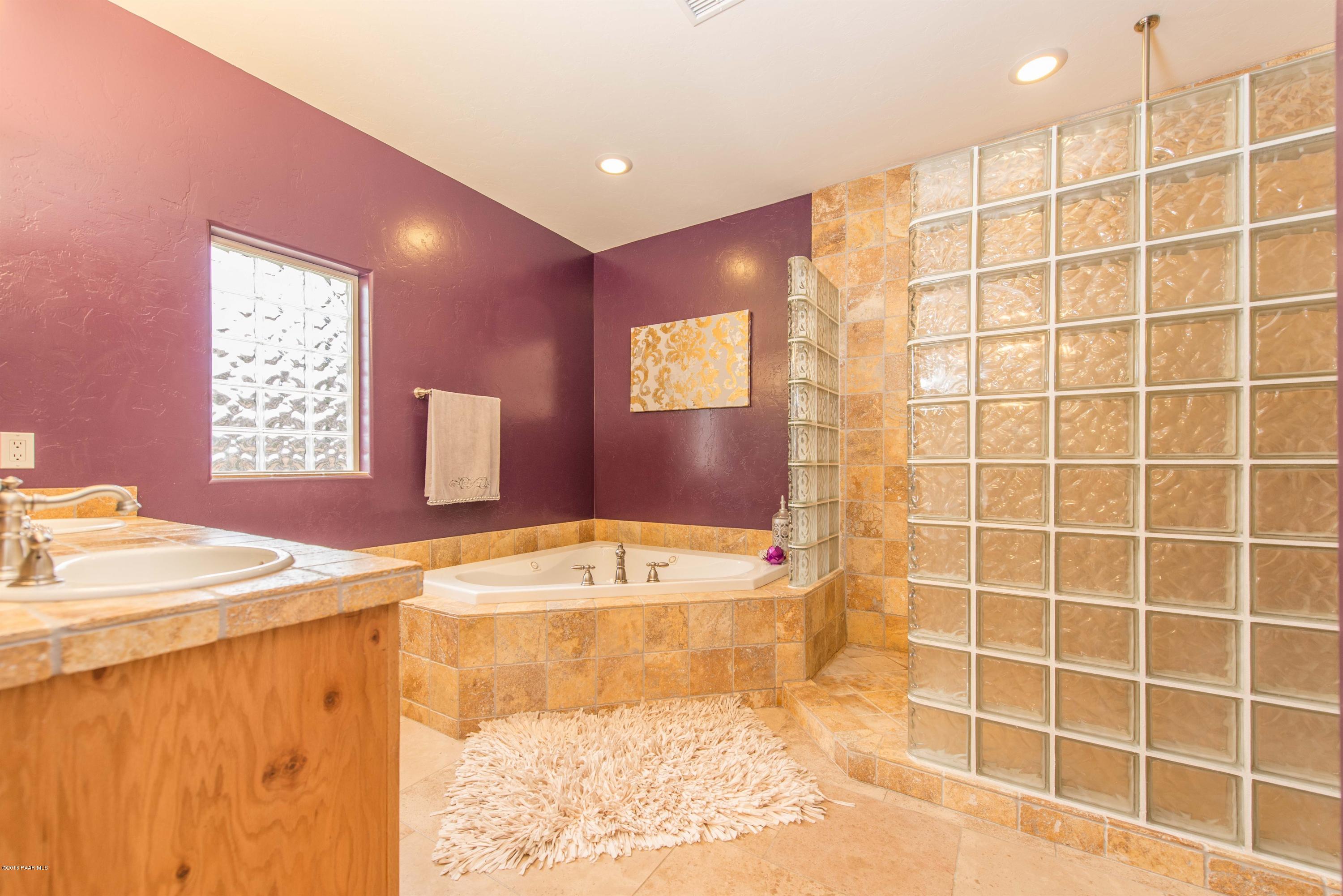 12385 East Alpine Rdg Road Dewey-Humboldt, AZ 86329 - Photo 15 of 33 015_Master Bathroom