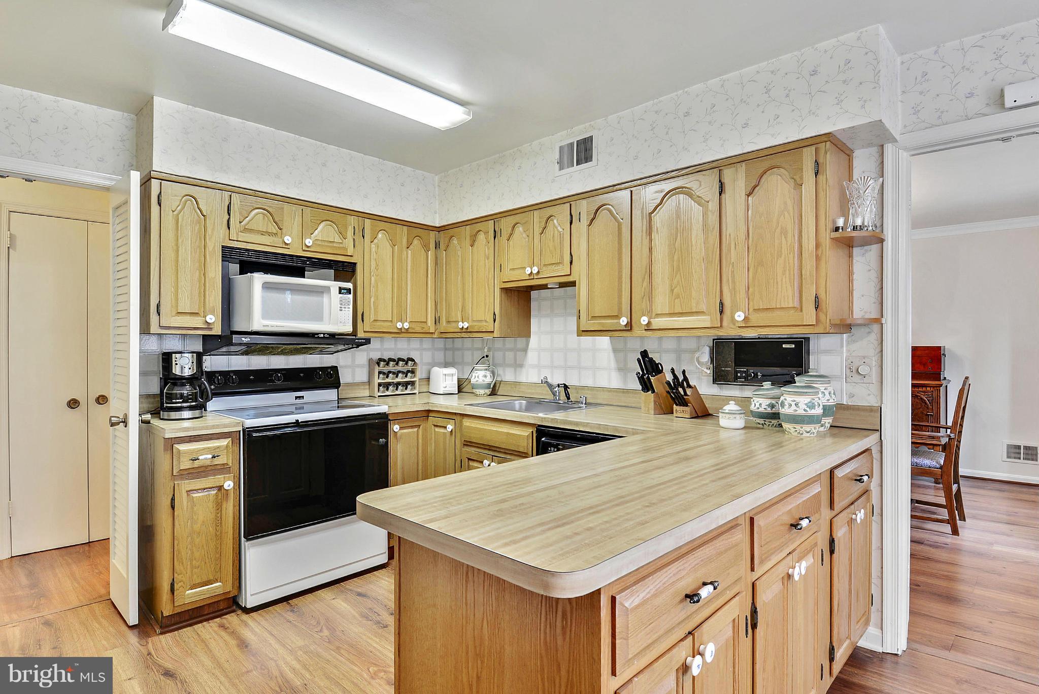 15005 Whitegate Road Silver Spring, MD 20905 - Photo 11 of 30 Kitchen