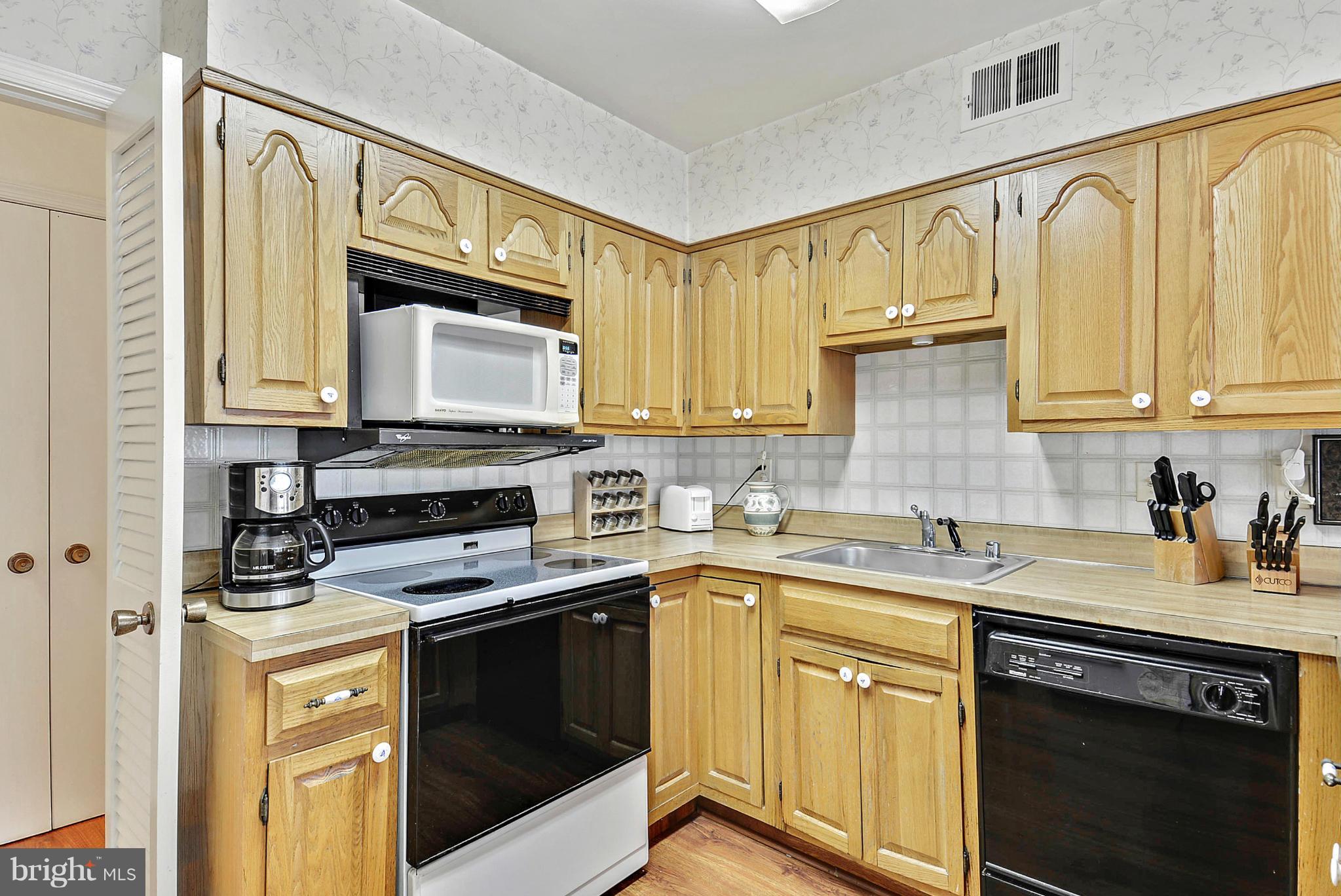 15005 Whitegate Road Silver Spring, MD 20905 - Photo 12 of 30 Kitchen