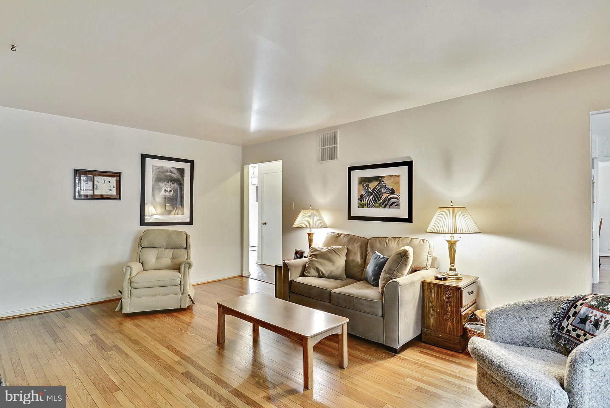15005 Whitegate Road Silver Spring, MD 20905 - Photo 16 of 30 Living Room