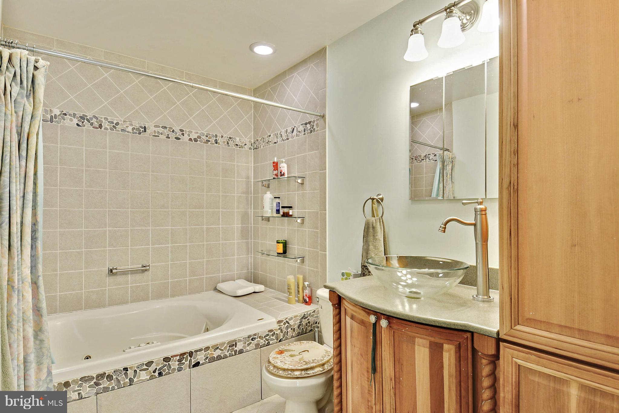 15005 Whitegate Road Silver Spring, MD 20905 - Photo 22 of 30 Bath (Master)