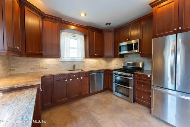 $749,000 | 236 Lee Avenue | Tottenville