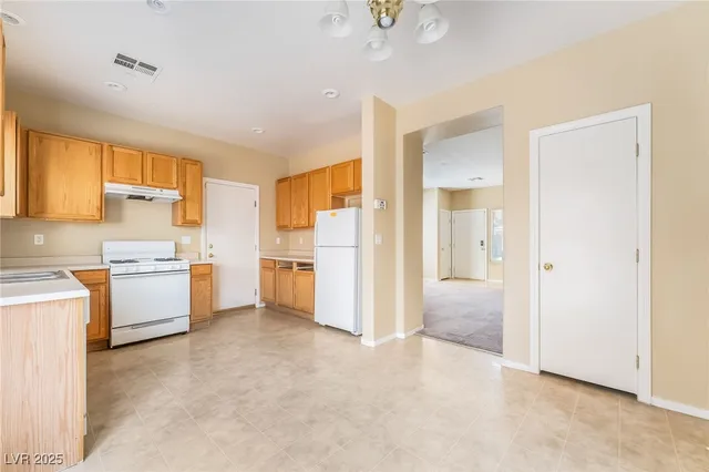 $1,700 | 6888 Bronze Meadow Avenue, Las Vegas, NV 89122