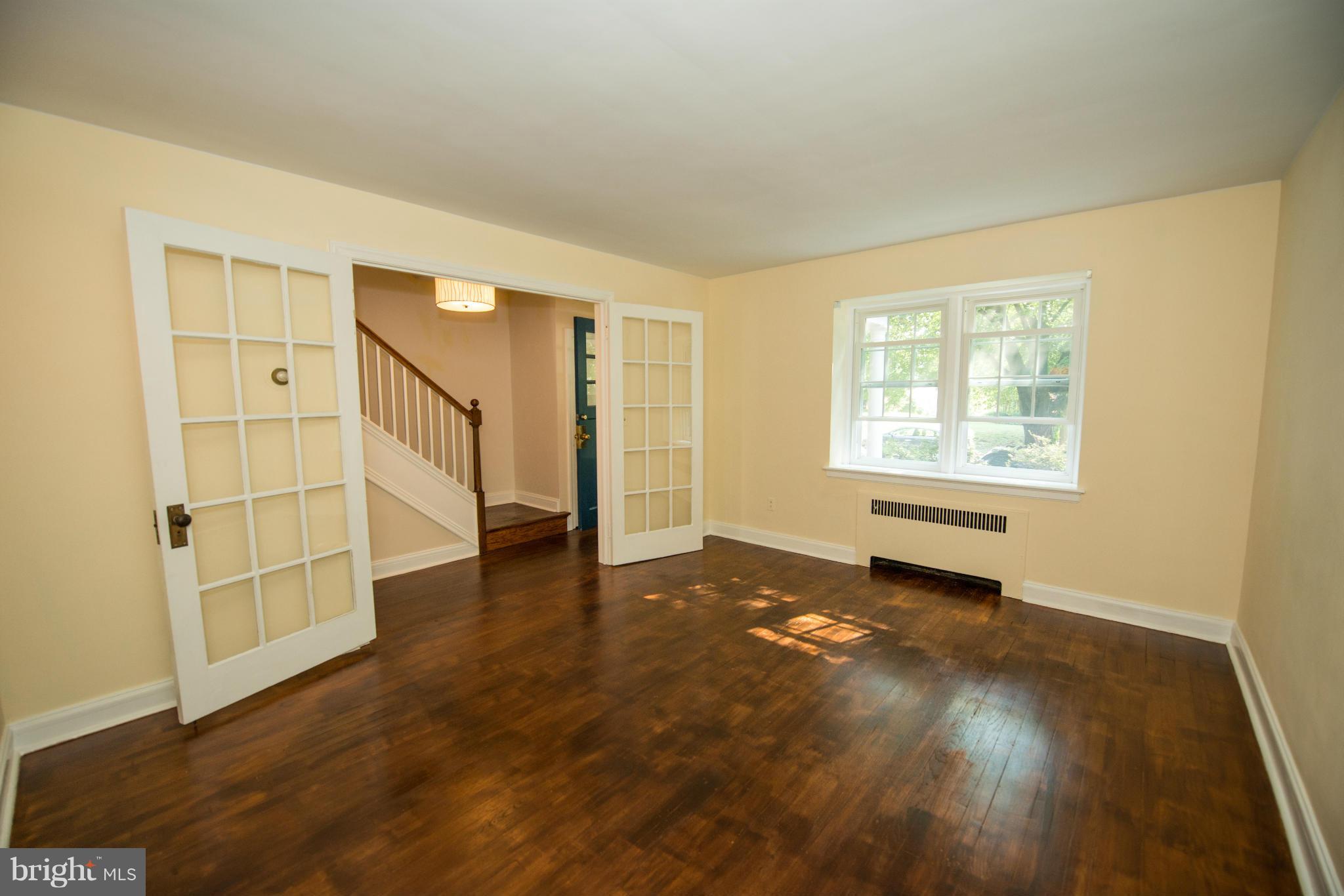 3710 Ednor Road Baltimore, MD 21218 - Photo 8 of 21 Living Room